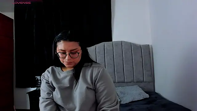 Snapshot of lorymoon chatting on December 19, 7:18 pm lorymoon online show from December 19, 7:18 pm