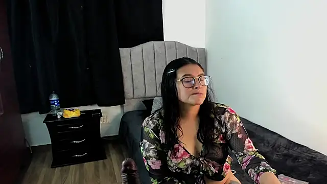 Snapshot of lorymoon chatting on January 11, 6:44 pm lorymoon online show from January 11, 6:44 pm