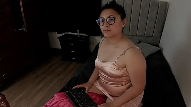 Snapshot of lorymoon chatting on January 17, 1:15 am lorymoon online show from January 17, 1:15 am