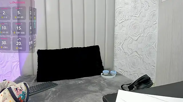 AlexaFoxy18 online show from February 17, 7:27 am