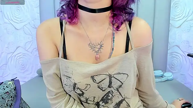 AlexaFoxy18 online show from May 7, 6:30 am