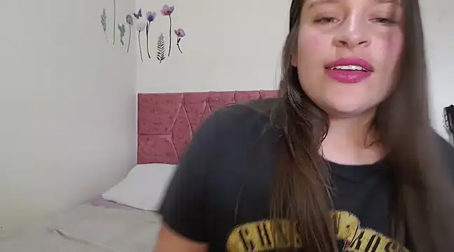 Snapshot of Serenity chatting on February 21, 7:32 pm Serenity online show from February 21, 7:32 pm