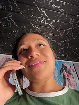 Snapshot of Im_Little chatting on May 23, 2:39 am Im Little online show from May 23, 2:39 am