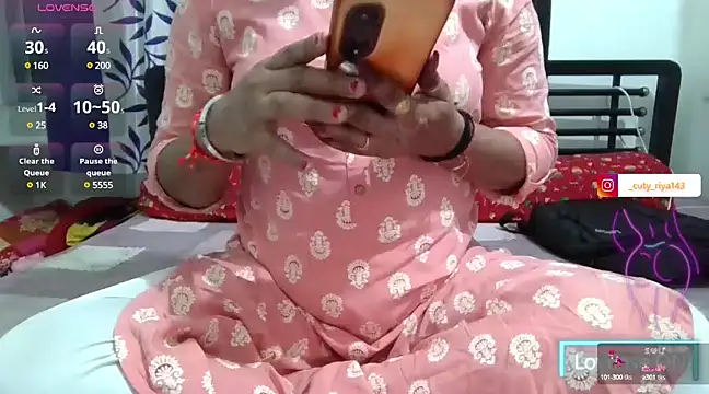 Snapshot of sexy-honey09 chatting on February 27, 1:49 pm sexy-honey09 online show from February 27, 1:49 pm