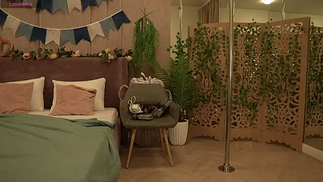 Snapshot of Smiley_Mia chatting on October 2, 5:14 am Smiley Mia online show from October 2, 5:14 am