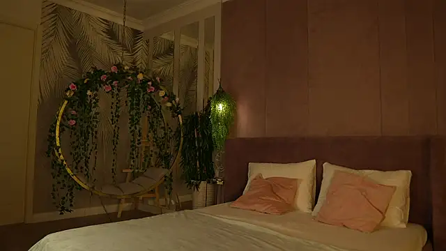 Snapshot of Smiley_Mia chatting on November 6, 5:08 am Smiley Mia online show from November 6, 5:08 am