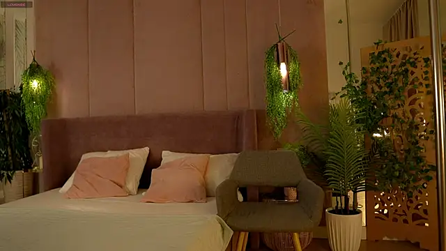 Snapshot of Smiley_Mia chatting on November 8, 5:07 am Smiley Mia online show from November 8, 5:07 am