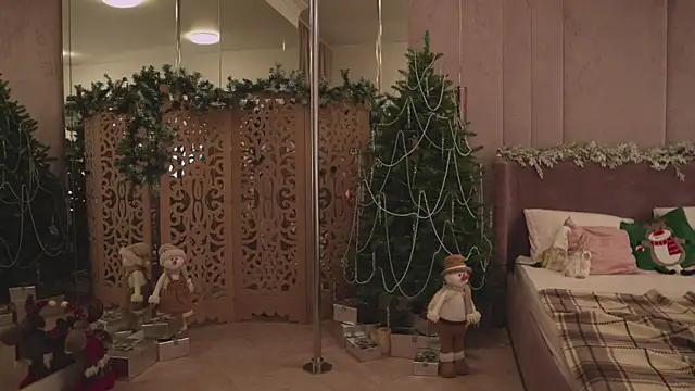 Smiley Mia online show from December 20, 5:03 am