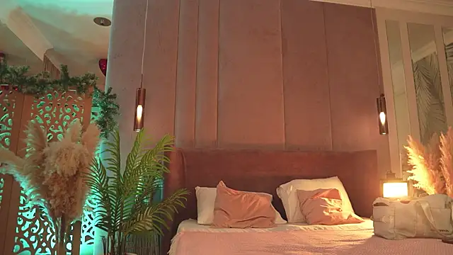 Smiley Mia online show from March 14, 5:02 am