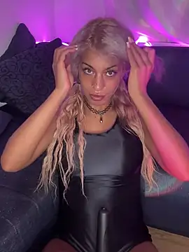 Snapshot of AlyssaHottv_ chatting on January 8, 11:30 pm AlyssaHottv online show from January 8, 11:30 pm