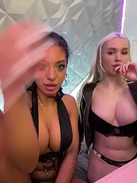 Snapshot of AlyssaHottv_ chatting on February 18, 7:54 pm AlyssaHottv online show from February 18, 7:54 pm