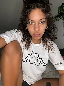 Snapshot of AlyssaHottv_ chatting on March 30, 9:38 pm AlyssaHottv online show from March 30, 9:38 pm