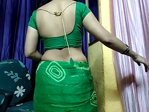 Snapshot of poojaxxx65 chatting on March 18, 11:19 pm poojaxxx65 online show from March 18, 11:19 pm
