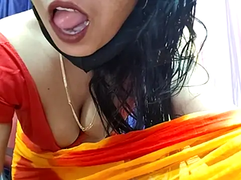 Snapshot of poojaxxx65 chatting on April 4, 10:29 pm poojaxxx65 online show from April 4, 10:29 pm