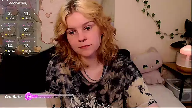 Snapshot of Moona_xx chatting on May 13, 10:49 pm Moona xx online show from May 13, 10:49 pm