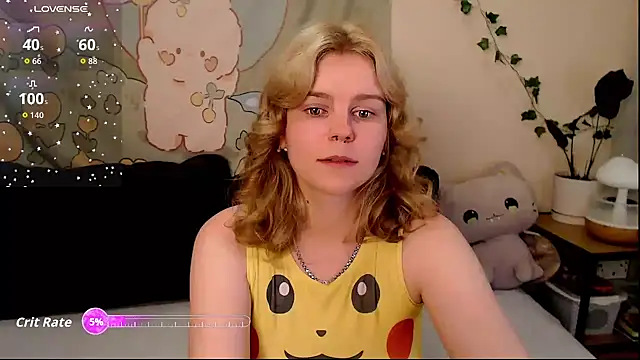 Snapshot of Moona_xx chatting on June 19, 11:30 pm Moona xx online show from June 19, 11:30 pm