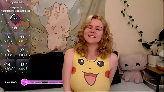 Snapshot of Moona_xx chatting on June 25, 10:47 pm Moona xx online show from June 25, 10:47 pm