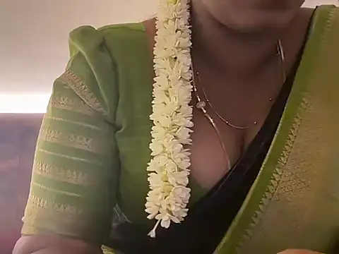 Snapshot of Sexy_Sonu_Bebu chatting on July 30, 3:22 pm Sexy Sonu Bebu online show from July 30, 3:22 pm
