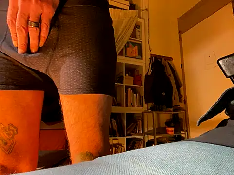 Snapshot of otikatseikaip3r chatting on October 12, 2:32 am otikatseikaip3r online show from October 12, 2:32 am