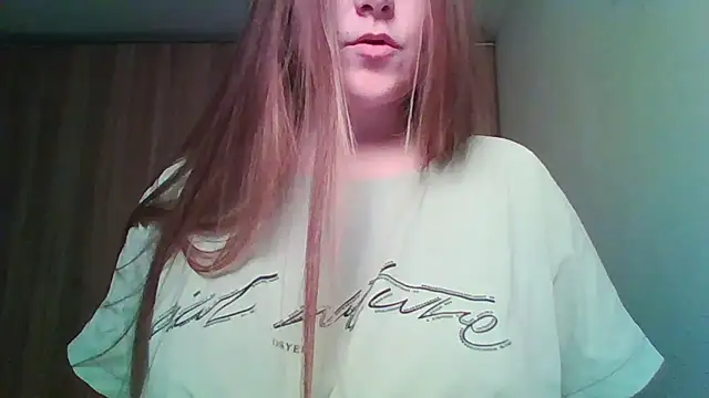 Snapshot of Evasapples chatting on May 4, 7:54 pm Evasapples online show from May 4, 7:54 pm