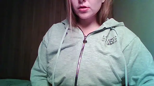 Snapshot of Evasapples chatting on May 17, 7:43 pm Evasapples online show from May 17, 7:43 pm