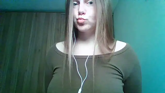 Snapshot of Evasapples chatting on May 20, 8:26 pm Evasapples online show from May 20, 8:26 pm