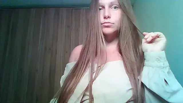 Snapshot of Evasapples chatting on June 1, 6:53 pm Evasapples online show from June 1, 6:53 pm