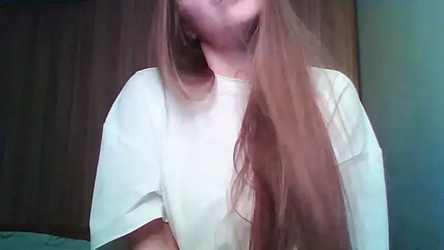 Snapshot of Evasapples chatting on June 4, 6:36 pm Evasapples online show from June 4, 6:36 pm