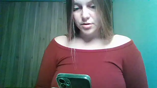 Snapshot of Evasapples chatting on June 6, 10:09 am Evasapples online show from June 6, 10:09 am