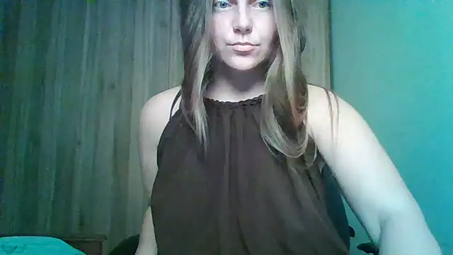 Snapshot of Evasapples chatting on June 10, 9:35 pm Evasapples online show from June 10, 9:35 pm