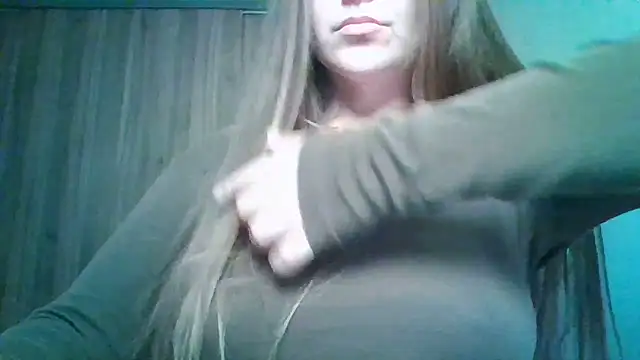 Snapshot of Evasapples chatting on June 17, 9:27 pm Evasapples online show from June 17, 9:27 pm