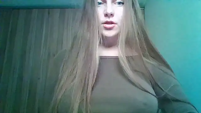 Snapshot of Evasapples chatting on June 19, 8:34 pm Evasapples online show from June 19, 8:34 pm