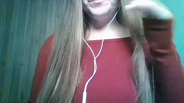 Snapshot of Evasapples chatting on June 20, 8:55 pm Evasapples online show from June 20, 8:55 pm