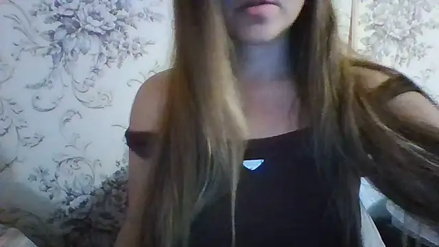 Snapshot of Evasapples chatting on June 28, 6:47 pm Evasapples online show from June 28, 6:47 pm