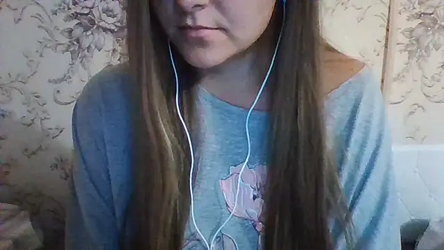 Snapshot of Evasapples chatting on July 4, 7:31 pm Evasapples online show from July 4, 7:31 pm
