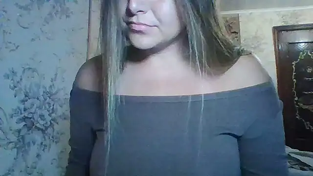 Snapshot of Evasapples chatting on July 7, 8:46 pm Evasapples online show from July 7, 8:46 pm