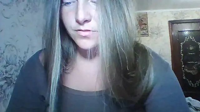 Snapshot of Evasapples chatting on July 8, 8:35 pm Evasapples online show from July 8, 8:35 pm