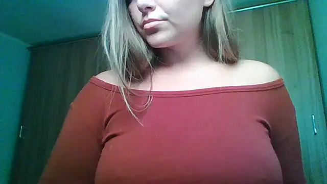 Snapshot of Evasapples chatting on July 11, 2:31 pm Evasapples online show from July 11, 2:31 pm