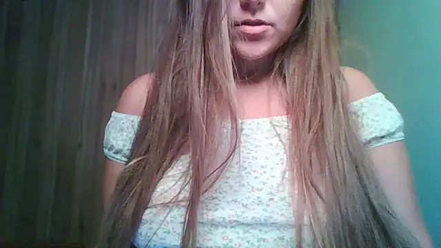 Snapshot of Evasapples chatting on July 13, 8:44 pm Evasapples online show from July 13, 8:44 pm