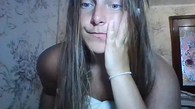 Snapshot of Evasapples chatting on July 16, 9:26 am Evasapples online show from July 16, 9:26 am