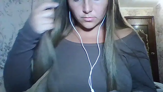 Snapshot of Evasapples chatting on July 17, 8:35 pm Evasapples online show from July 17, 8:35 pm