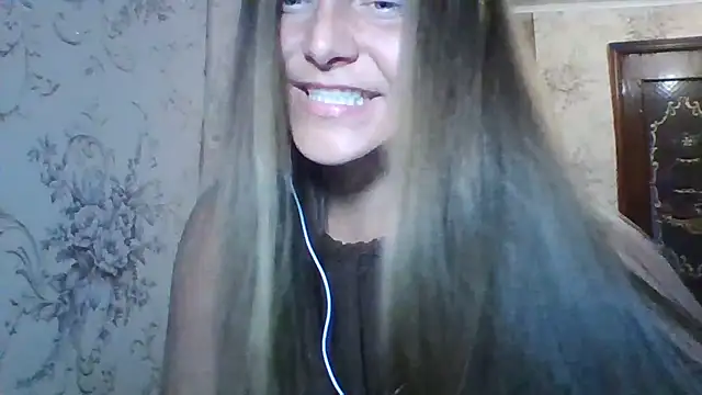 Snapshot of Evasapples chatting on July 18, 5:28 pm Evasapples online show from July 18, 5:28 pm