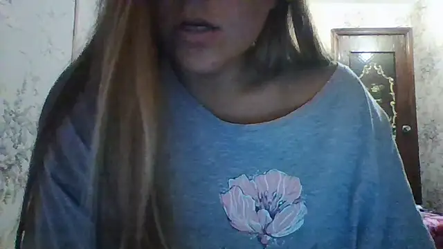Snapshot of Evasapples chatting on July 28, 8:52 pm Evasapples online show from July 28, 8:52 pm
