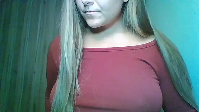 Snapshot of Evasapples chatting on July 31, 9:25 pm Evasapples online show from July 31, 9:25 pm