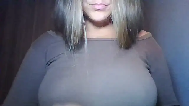 Snapshot of Evasapples chatting on August 1, 9:14 pm Evasapples online show from August 1, 9:14 pm