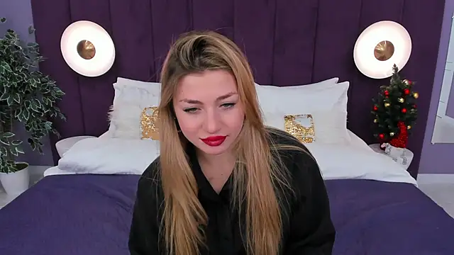 Snapshot of HelenaMorgan chatting on January 4, 3:39 pm HelenaMorgan online show from January 4, 3:39 pm
