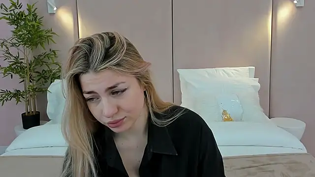 Snapshot of HelenaMorgan chatting on February 5, 3:02 am HelenaMorgan online show from February 5, 3:02 am