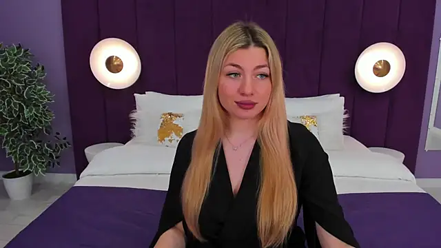 Snapshot of HelenaMorgan chatting on March 8, 6:10 am HelenaMorgan online show from March 8, 6:10 am