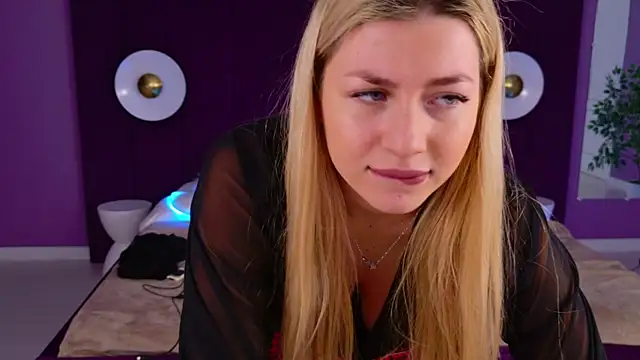 Snapshot of HelenaMorgan chatting on March 21, 3:01 am HelenaMorgan online show from March 21, 3:01 am