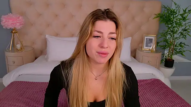Snapshot of HelenaMorgan chatting on September 24, 3:10 am HelenaMorgan online show from September 24, 3:10 am